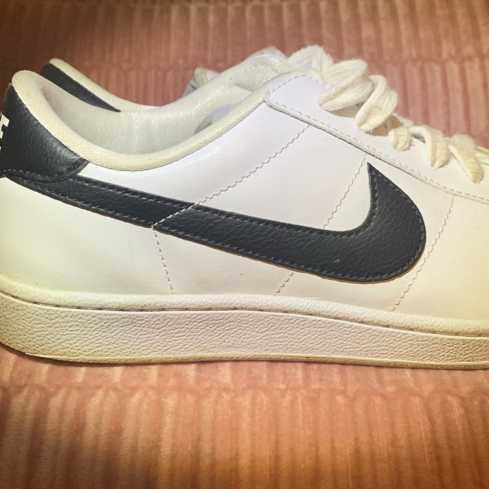 NIKE - Picture 4 of 5
